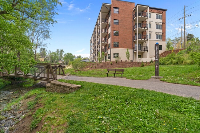 Building Photo - Reed Creek Greenway Apartments