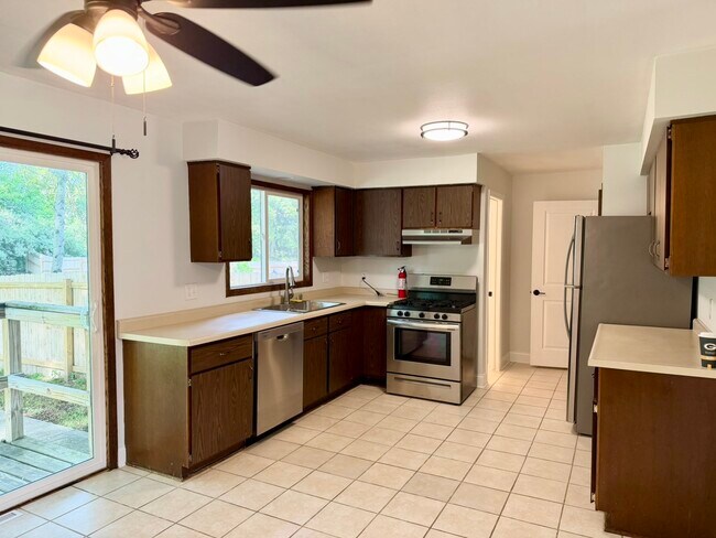 Building Photo - 4522 Golf Dr