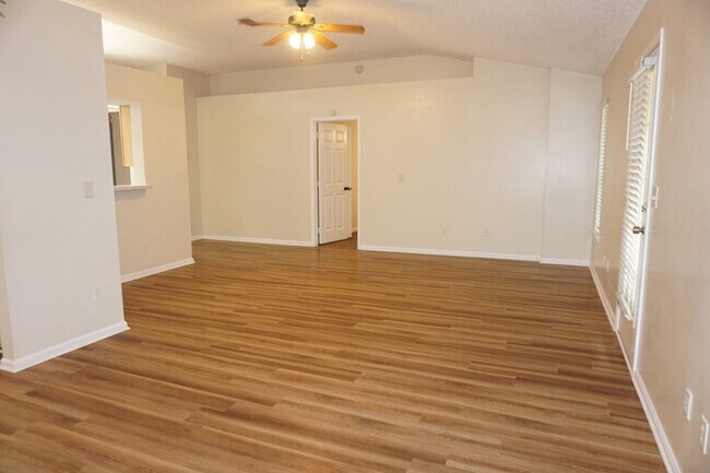 Foto del edificio - 5050 Acre Estates Dr