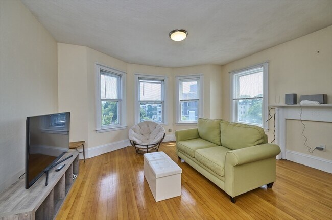Foto del edificio - 757 Somerville Ave