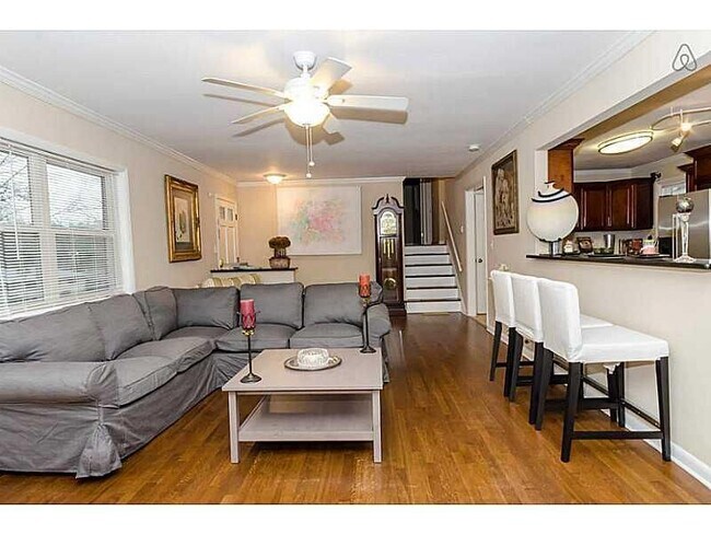 Building Photo - 1283 June Dr