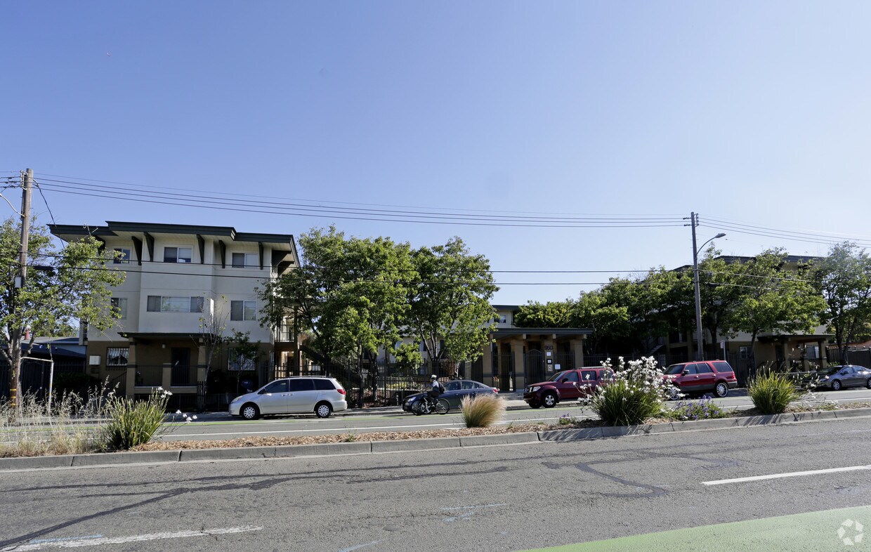 950 40th St, Emeryville, CA 94608 Apartments in Emeryville, CA