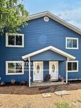 Building Photo - 10905 Elm St