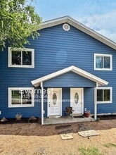 Building Photo - 10905 Elm St