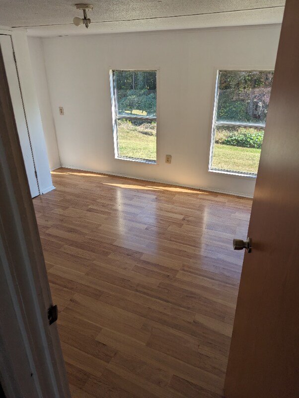 Foto del edificio - 504 Whispering Pines Dr