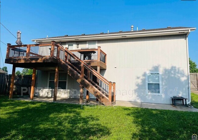 Building Photo - 2424 SW Romar Rd