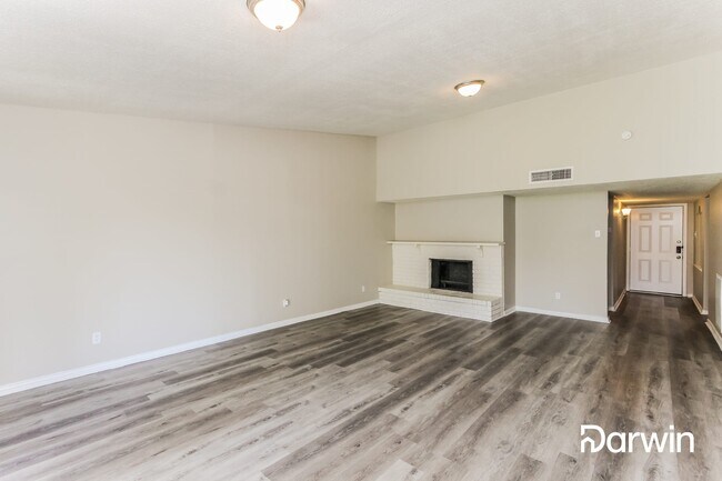 Foto del edificio - 4010 Mayflower Dr