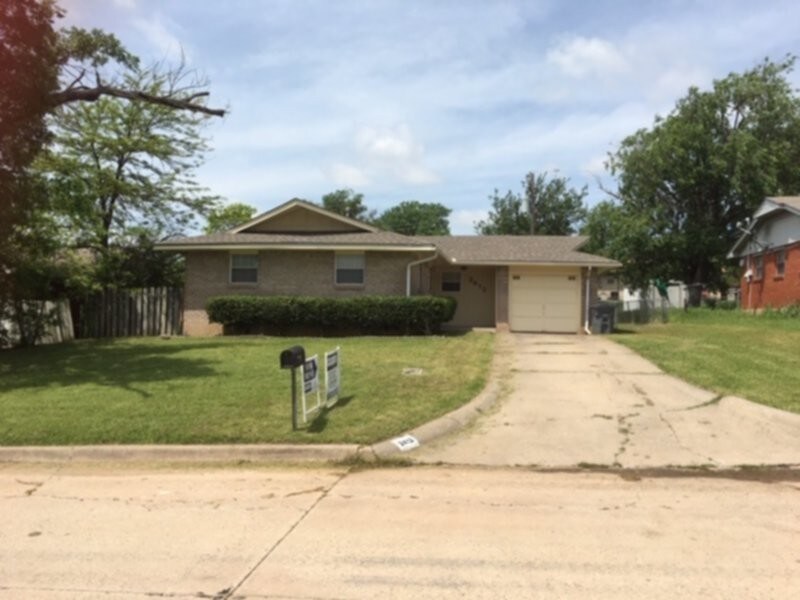 Primary Photo - 2412 NW 41st St