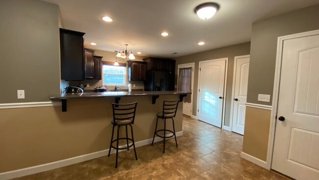 Building Photo - ~*~Gorgeous 2 Bedroom 2 Bathroom Duplex~*~