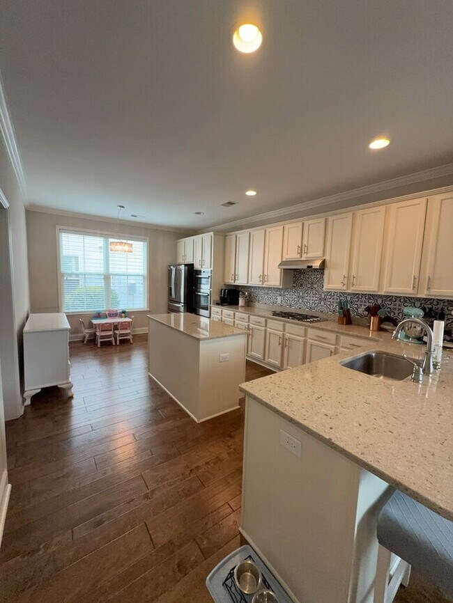 Foto del edificio - 302 Pond Hill Ct