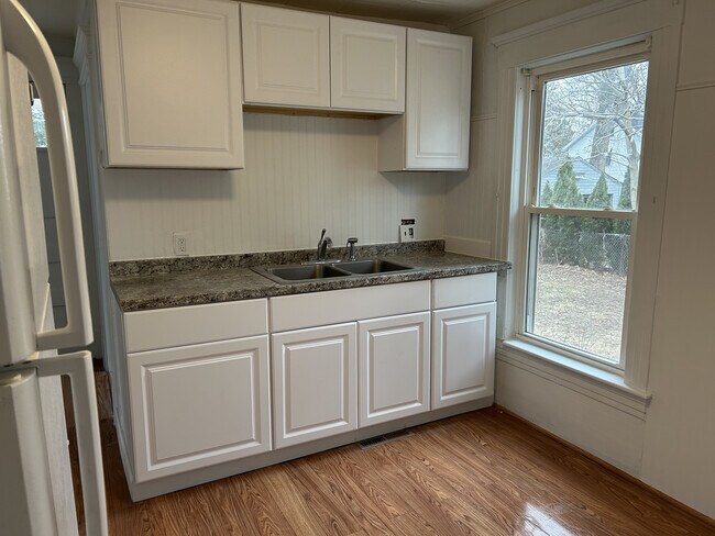 Building Photo - 32 Allen Ave