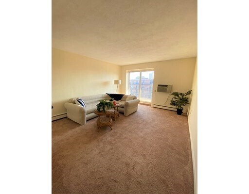 Building Photo - 745 E 6th St