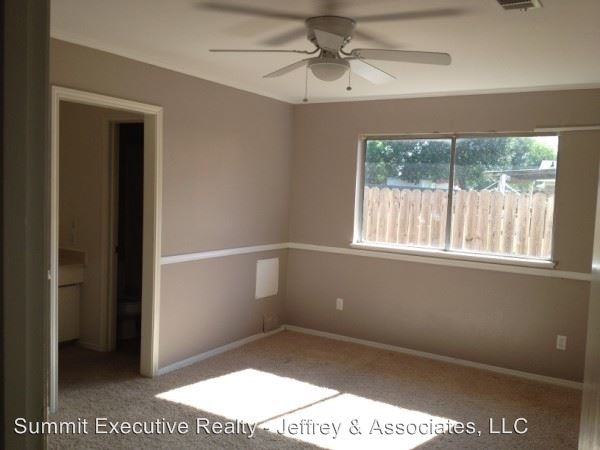 Building Photo - 2111 General Mouton Dr