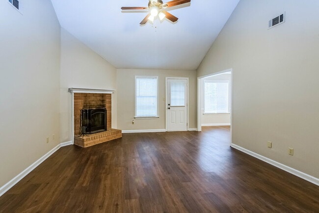 Building Photo - 250 Cross Point Cove