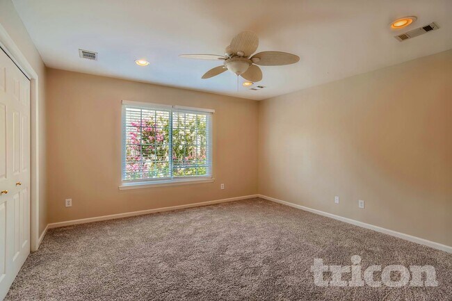 Foto del edificio - 2420 Amber Glen Dr