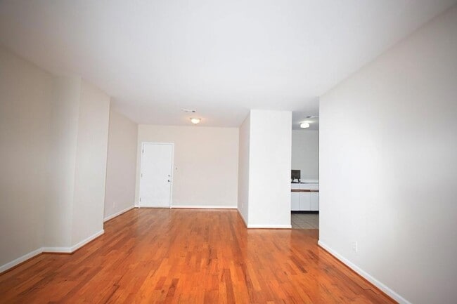 Building Photo - 1421 W Peachtree St NE