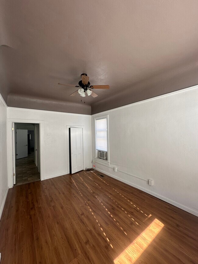 Foto del edificio - 315 N Locke Ave