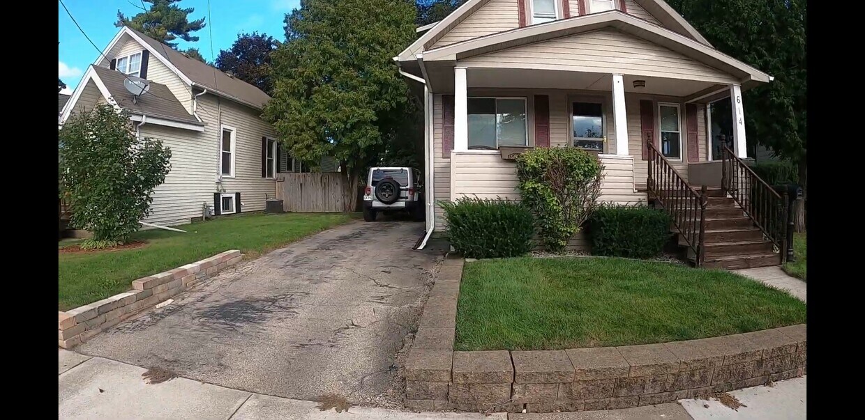 Primary Photo - 614 Evans St