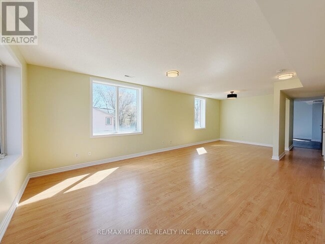 Building Photo - 621A The Queensway