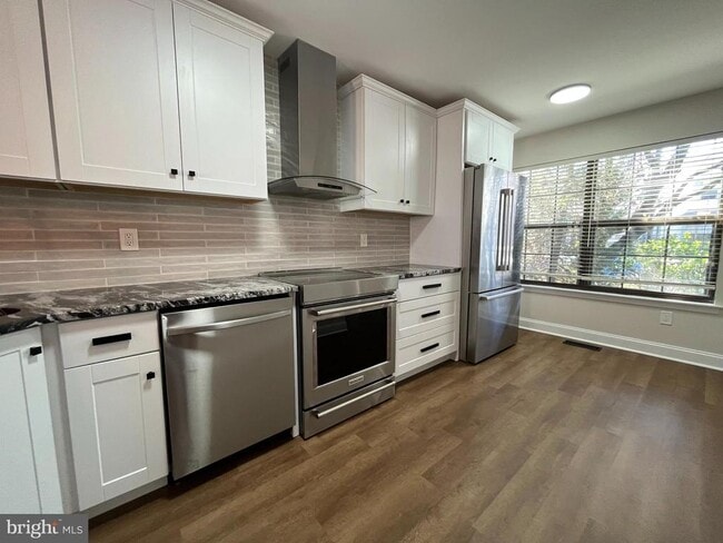Building Photo - 5 Chablis Ct