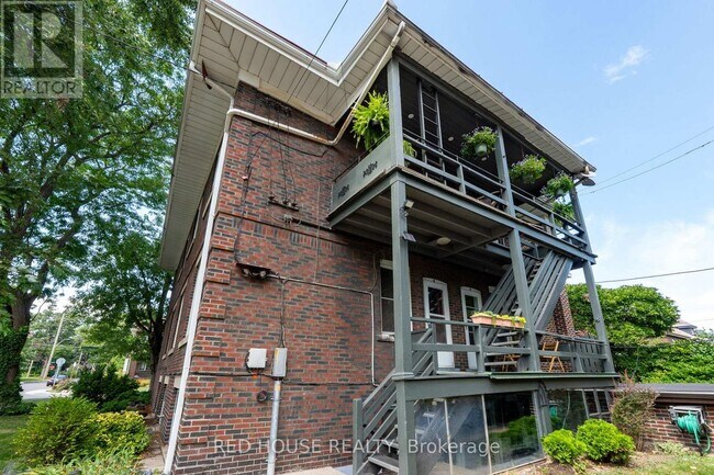 Photo du bâtiment - 55 Balsam Ave S