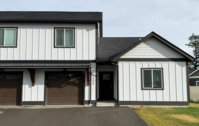Building Photo - Modern Kalispell Home