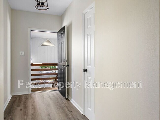 Foto del edificio - 324 Water Pointe Ln
