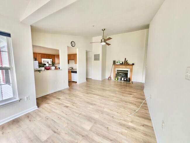 Foto del edificio - Bright Condo in Convenient Location
