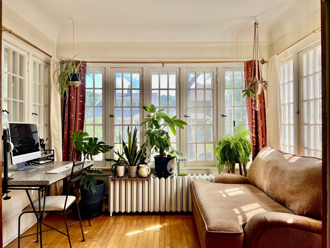 3831 N Farwell Ave, Shorewood, WI 53211 Condo for Rent in Shorewood