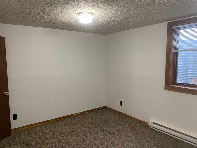 Foto del edificio - 4 bed, 2 bath Townhome on corner lot locat...