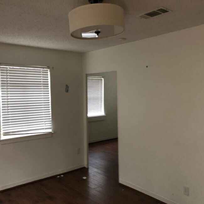 Foto del edificio - 6530 Hawthorne Rd