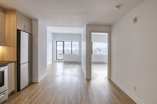 Building Photo - 30 Saint-Joseph Est