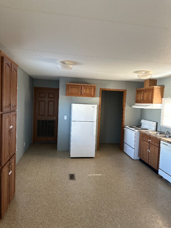 Building Photo - 5633 Red Hawk Cir