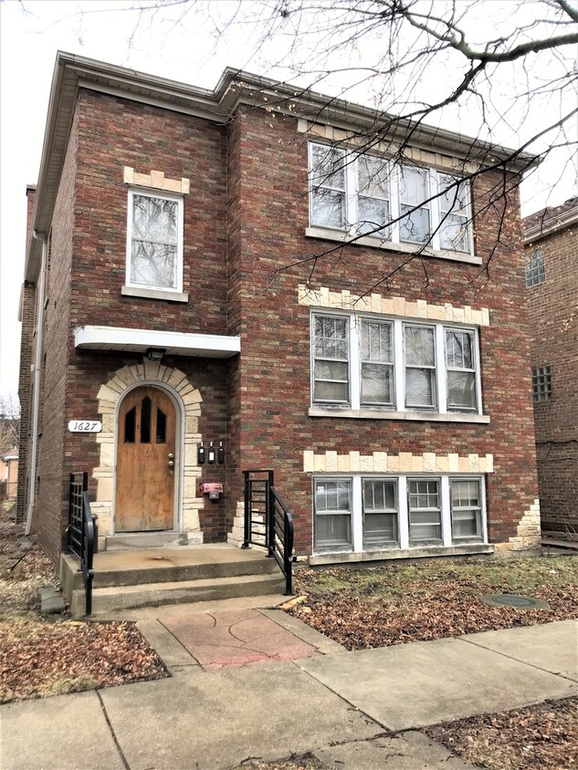 1627 Kenilworth Ave Unit 1, Berwyn, IL 60402 Room for Rent in Berwyn, IL
