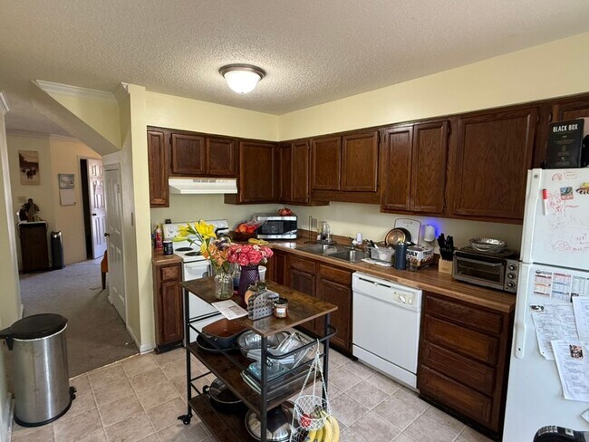 Foto del edificio - Available Early August! Close To NC State! 4-Bedroom, 3.5-Bathroom Townhouse!