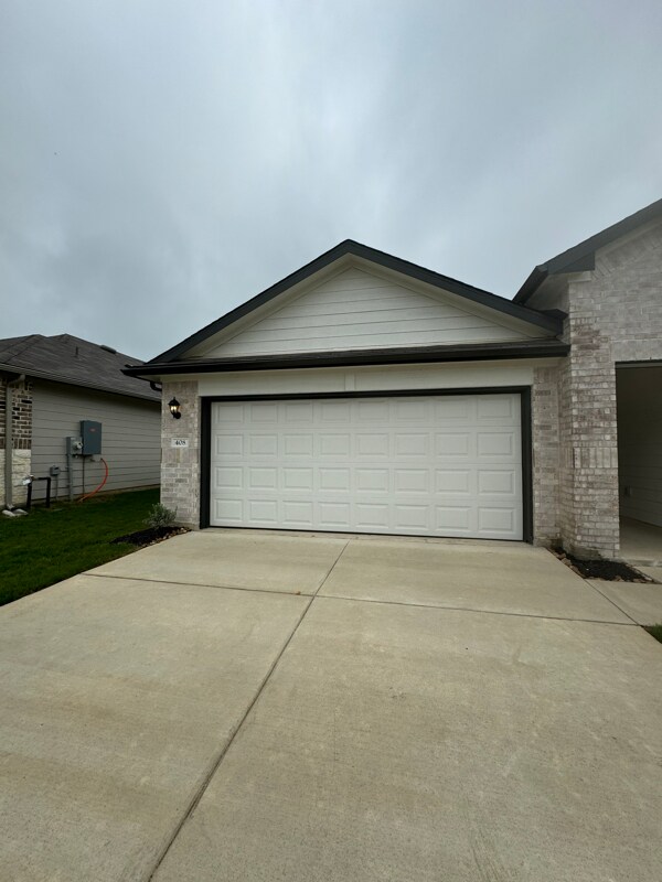 Building Photo - 408 Chaco Lp