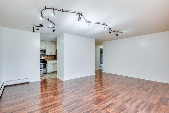 Foto del edificio - 1049 W Ogden Ave