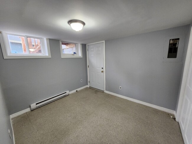 Building Photo - 562 Edward Ave