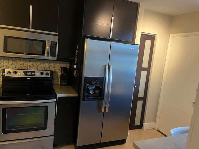 Foto del edificio - 1770 NE 191st St