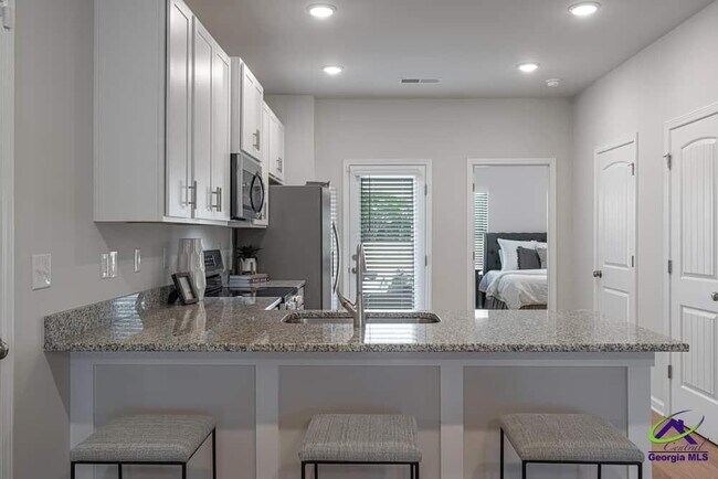 Foto del edificio - 402 Jewelle Rd