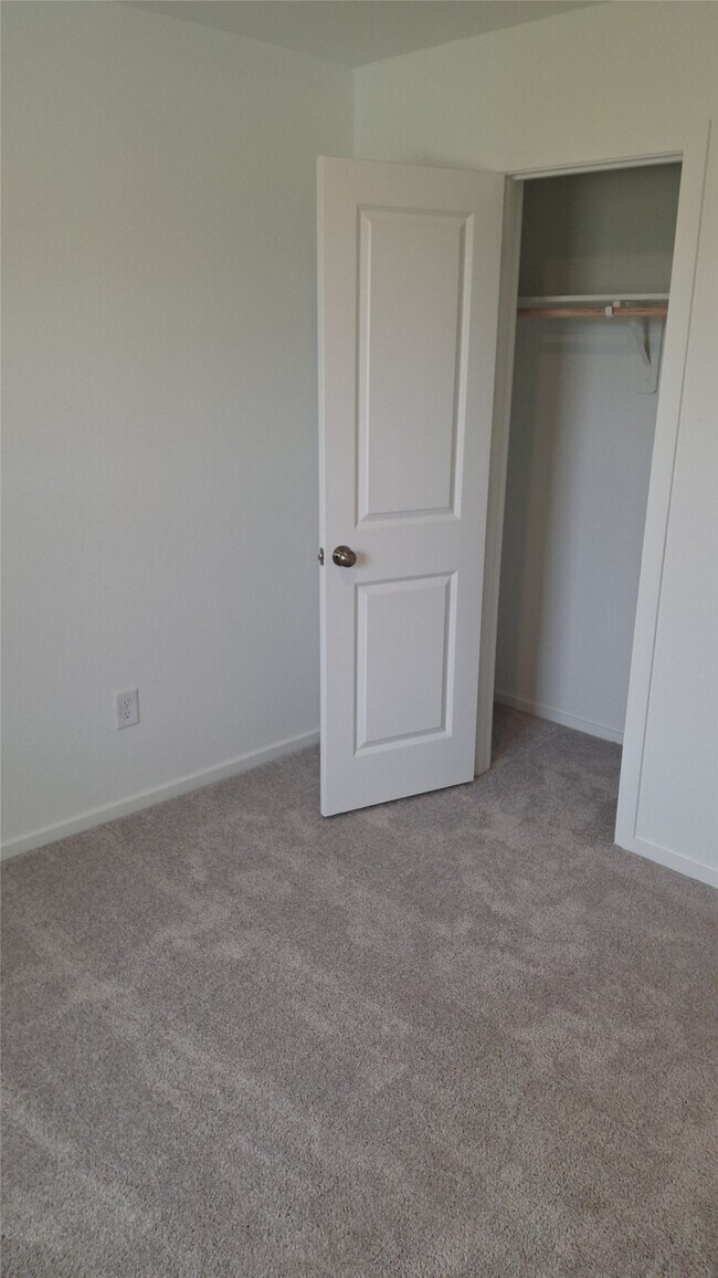 Foto del edificio - 16126 Prairie Dr