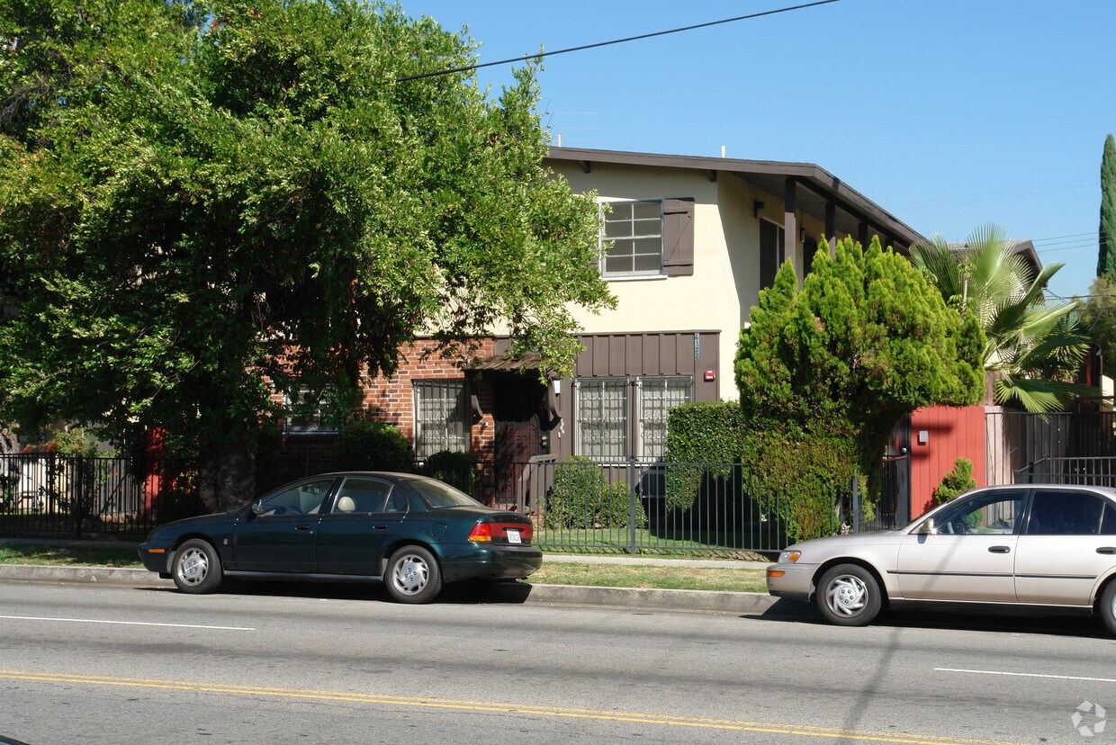 Building Photo - 6322 Coldwater Canyon Ave