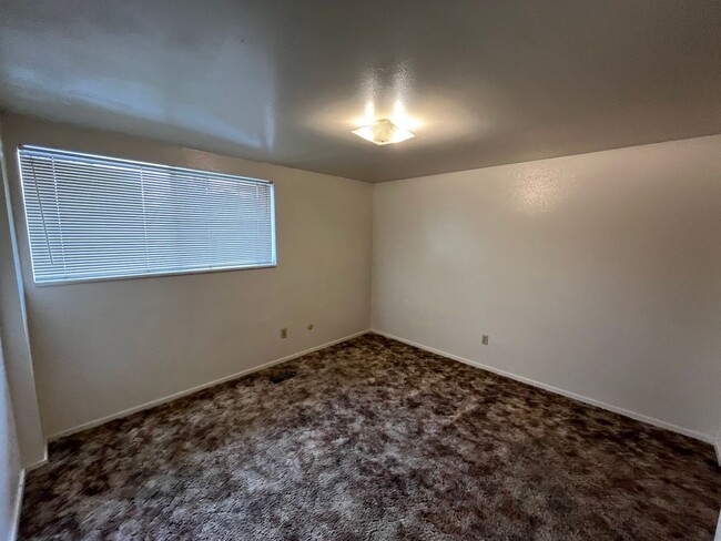 Building Photo - Cute apartment in Provo.