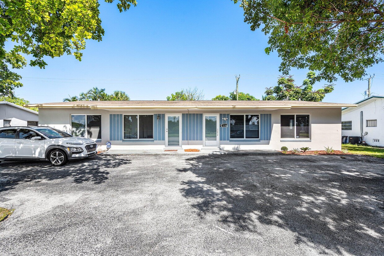 Primary Photo - 2730 N Dixie Hwy