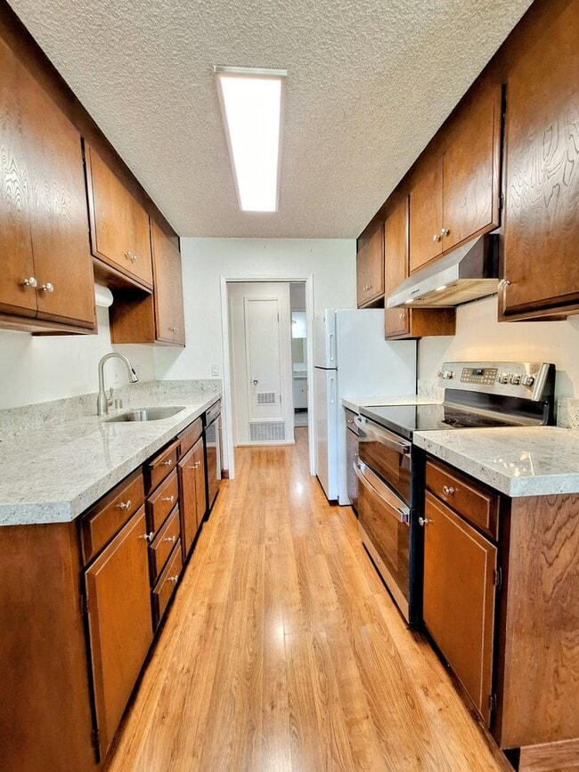 Building Photo - Spacious Second Floor 1bd Condo in Great P...