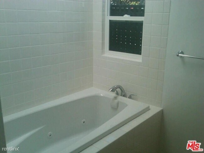 Foto del edificio - 1 br, 1 bath Condo - 20202 Pacific Coast H...