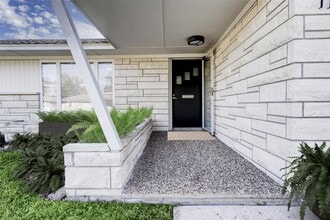 Building Photo - 1111 Stonecrest Dr