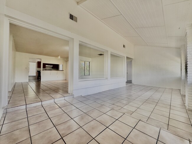 Building Photo - 708 Green Ct