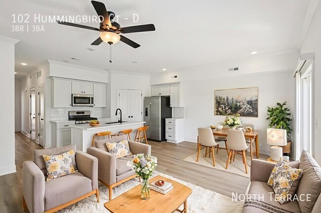 Foto del edificio - 102 Hummingbird Ct