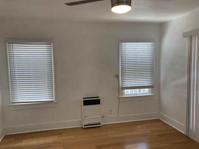 Interior Photo - 5139 Melrose Avenue
